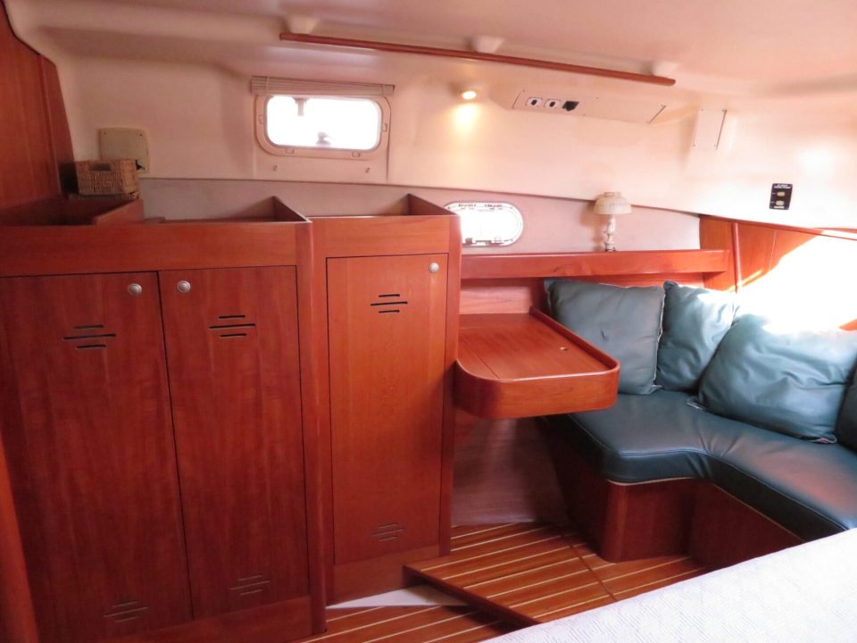 1998 45′ Hunter 450 Passage Maker - photo 2