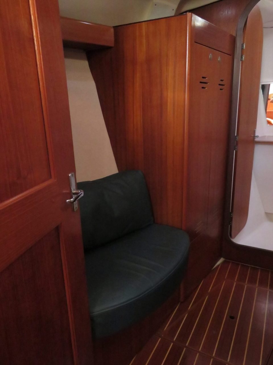 1998 45′ Hunter 450 Passage Maker - photo 7