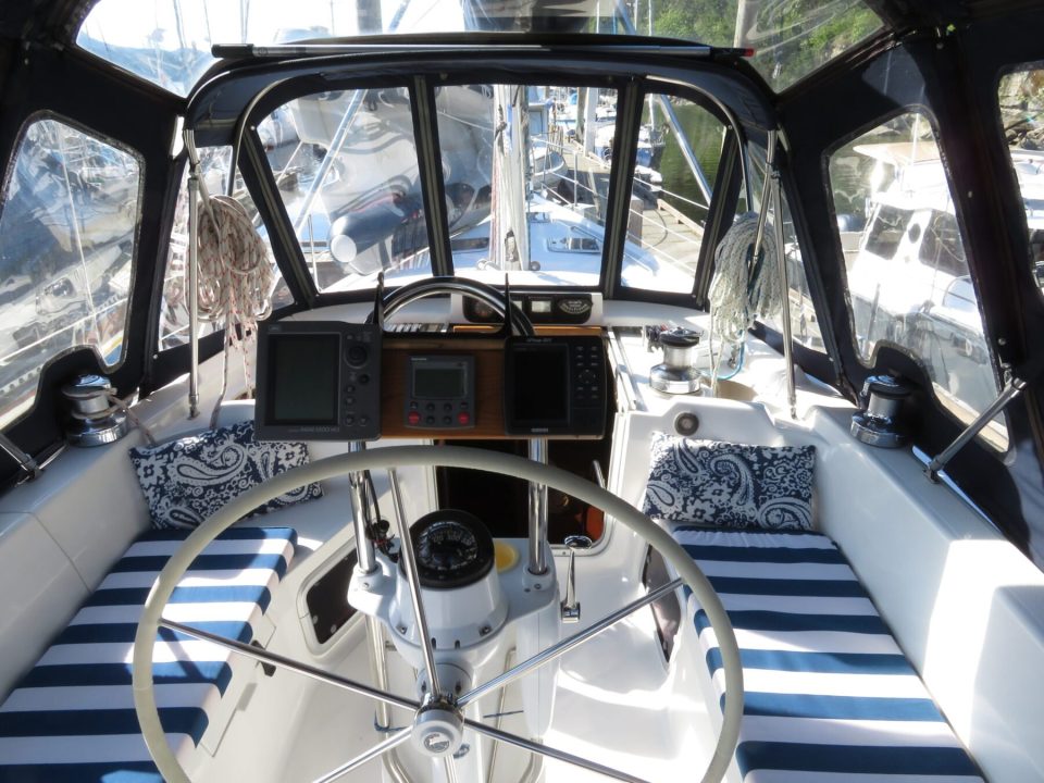 1998 45′ Hunter 450 Passage Maker - photo 10