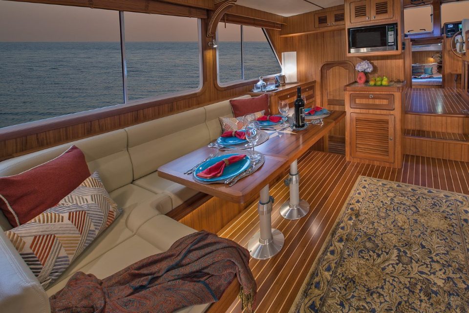 Helmsman Trawlers 38E Pilothouse