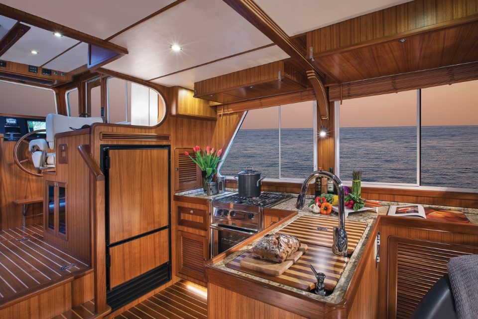 Helmsman Trawlers 38E Pilothouse