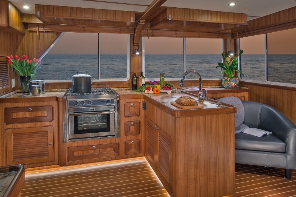 Helmsman Trawlers 38E Pilothouse