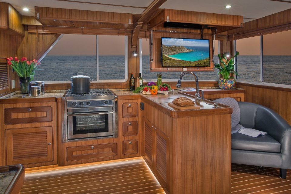 Helmsman Trawlers 38E Pilothouse