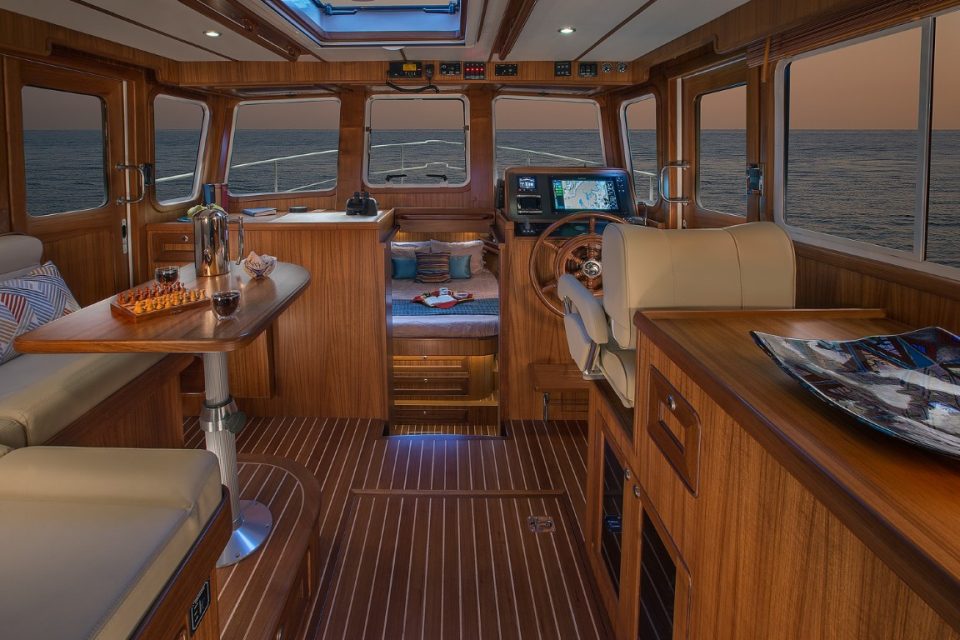 Helmsman Trawlers 38E Pilothouse