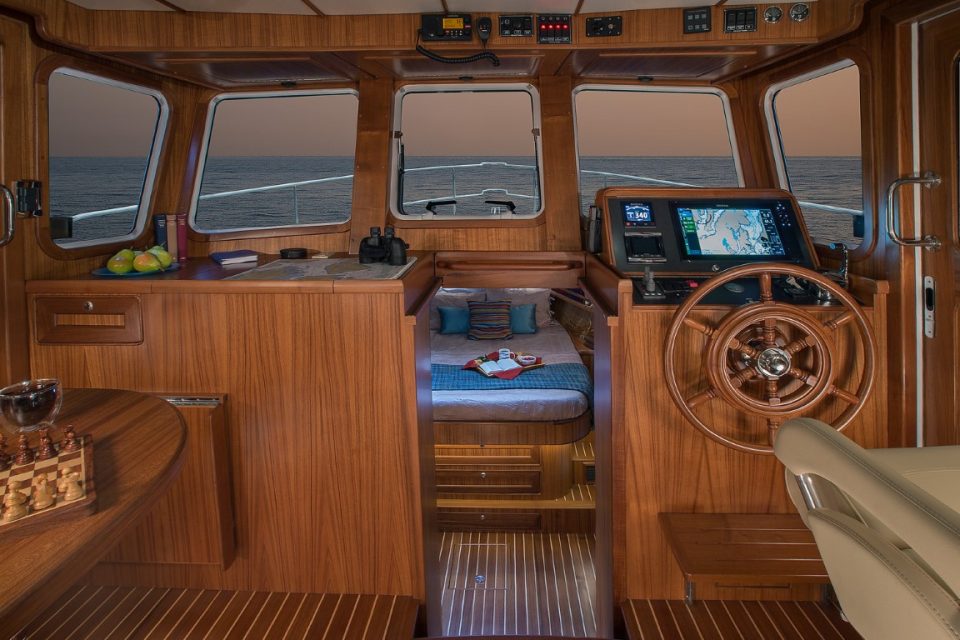 Helmsman Trawlers 38E Pilothouse