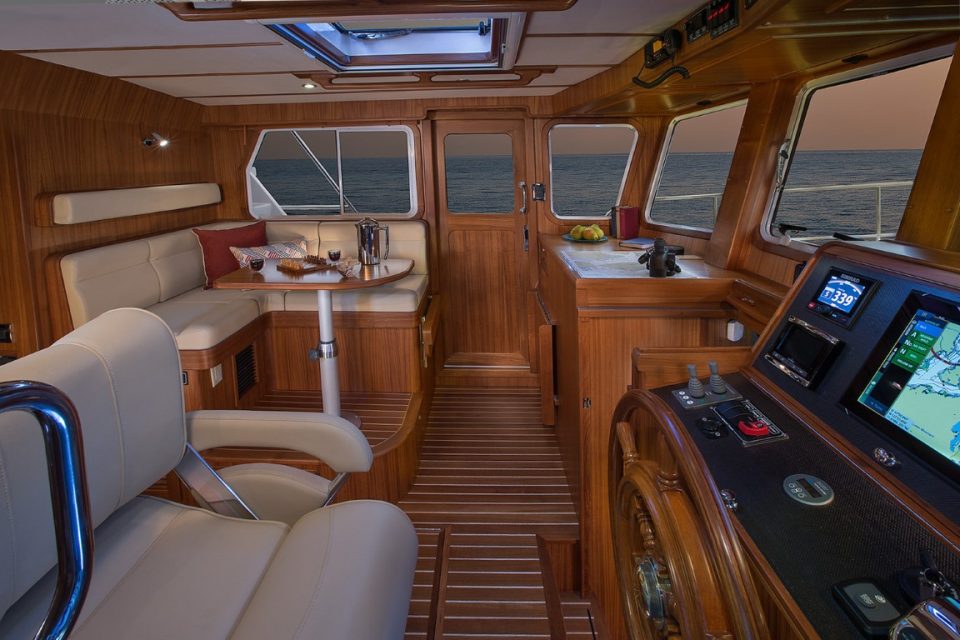 Helmsman Trawlers 38E Pilothouse