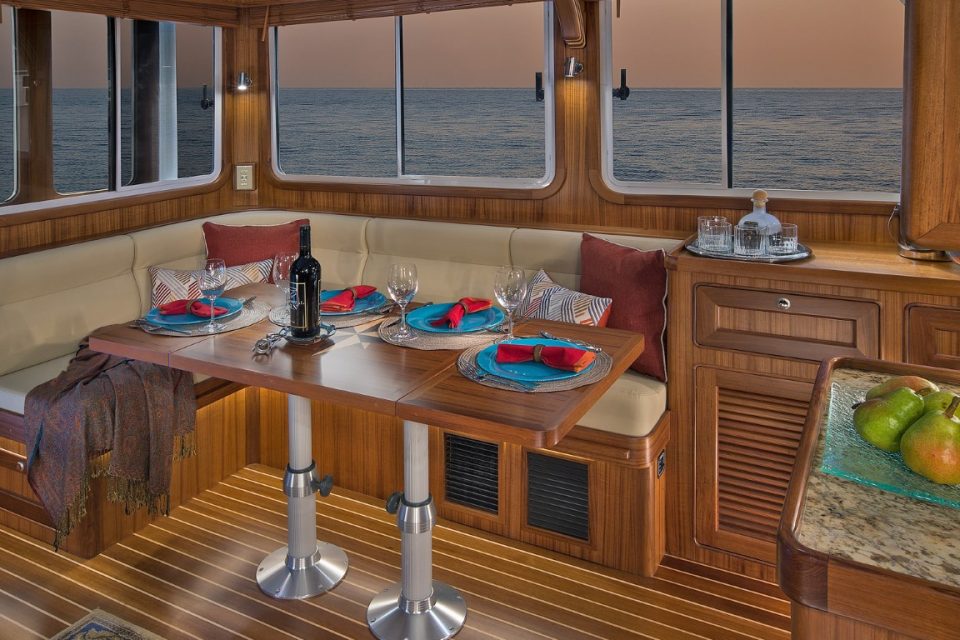 Helmsman Trawlers 38E Pilothouse