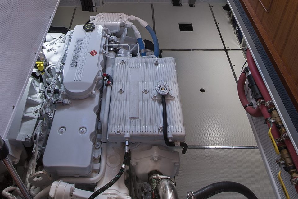 Helmsman Trawlers 38E Pilothouse