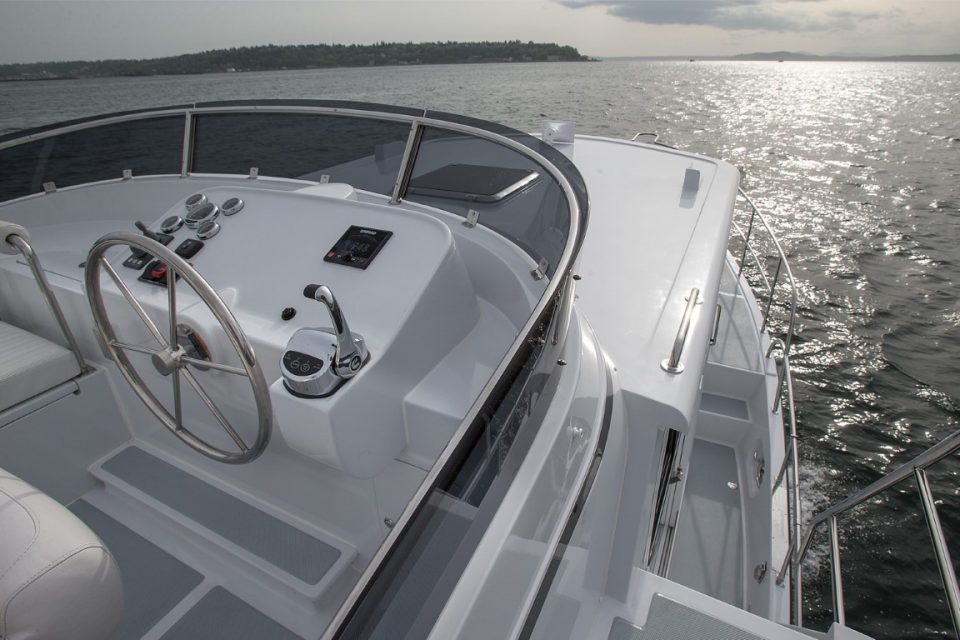 Helmsman Trawlers 38E Pilothouse