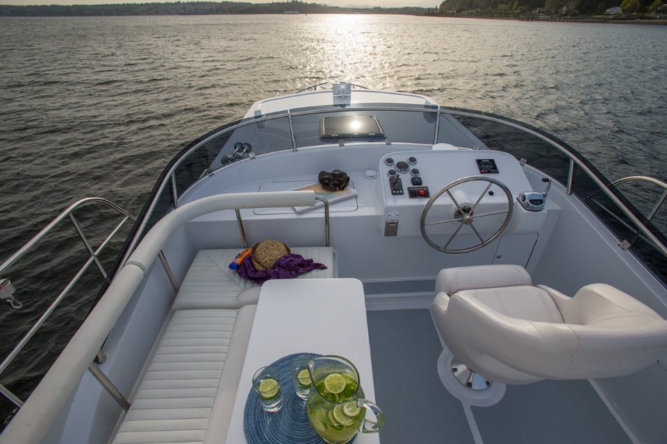Helmsman Trawlers 38E Pilothouse