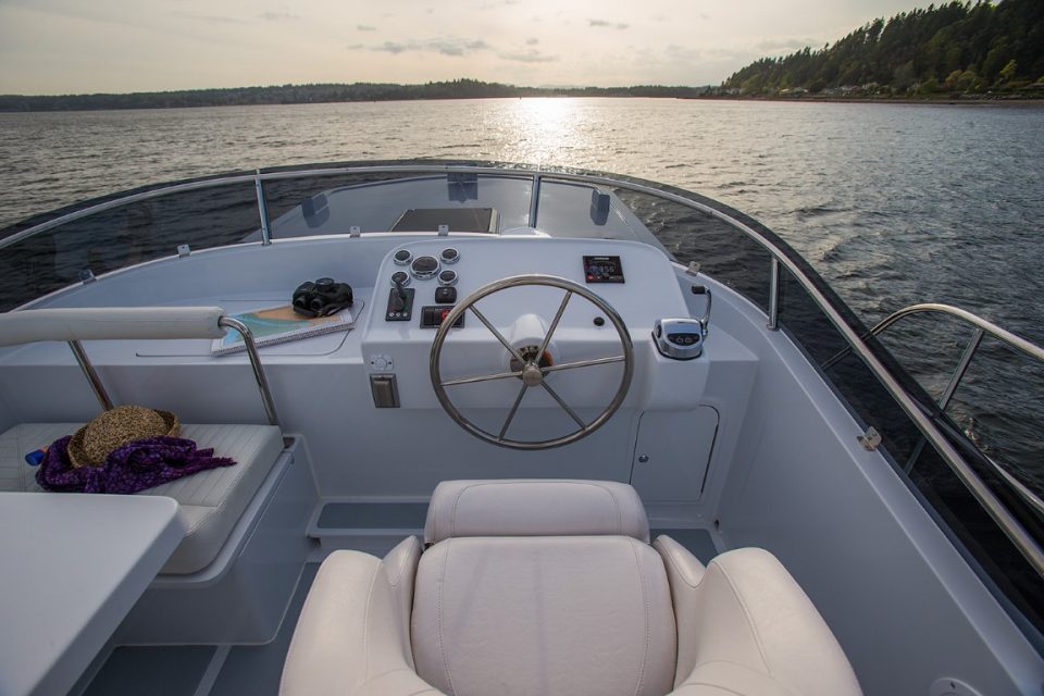 Helmsman Trawlers 38E Pilothouse