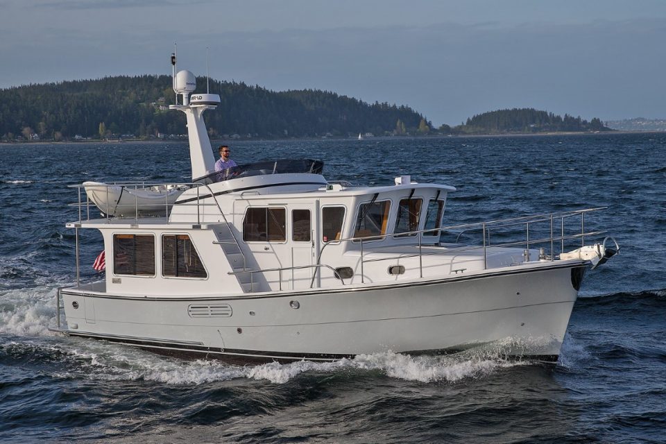 Helmsman Trawlers 38E Pilothouse