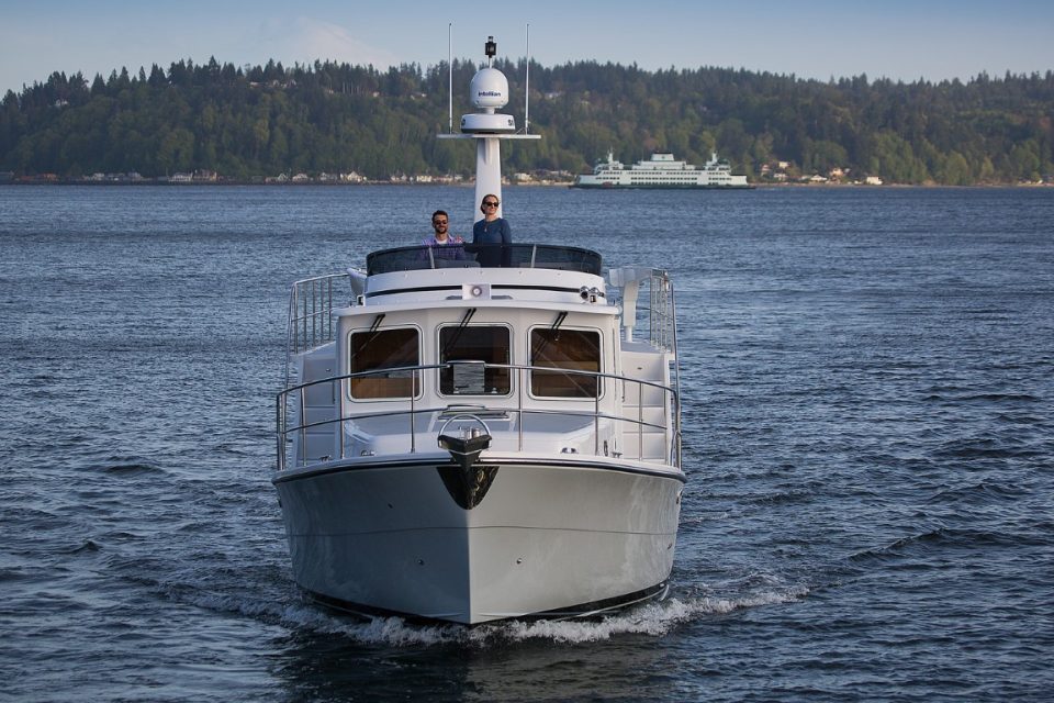 Helmsman Trawlers 38E Pilothouse