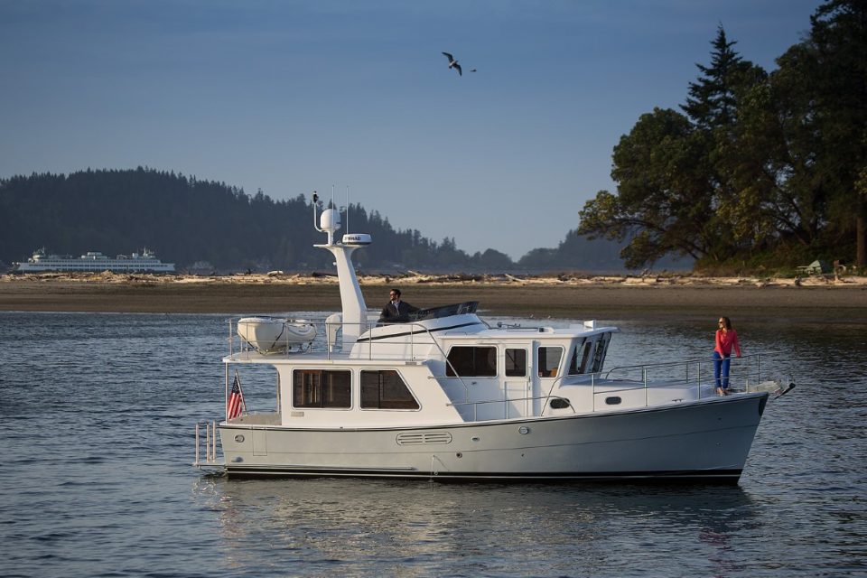 Helmsman Trawlers 38E Pilothouse