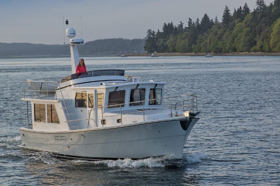 Helmsman Trawlers 38E Pilothouse