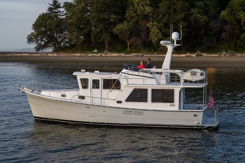 Helmsman Trawlers 38E Pilothouse