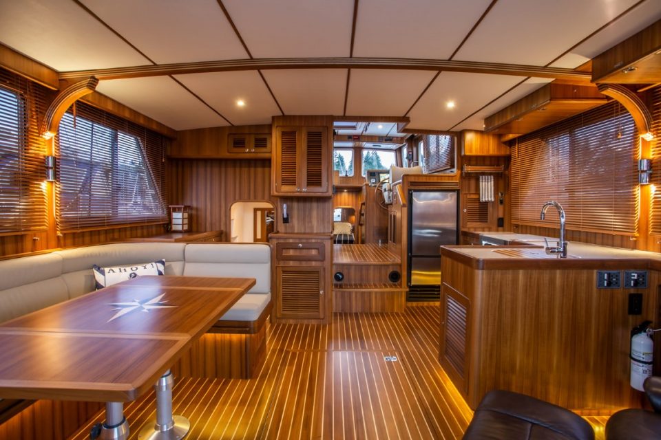 Helmsman Trawlers 43E Pilothouse
