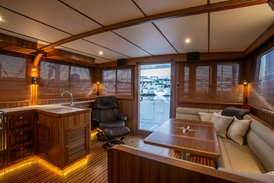 Helmsman Trawlers 43E Pilothouse