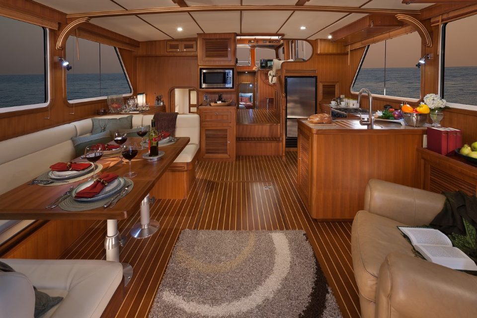 Helmsman Trawlers 43E Pilothouse