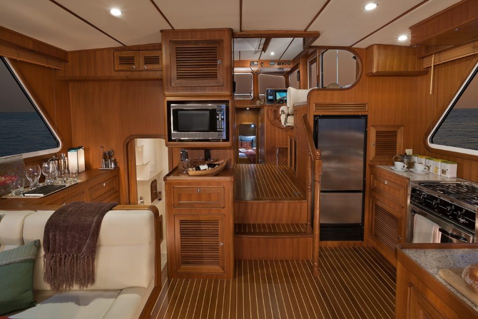 Helmsman Trawlers 43E Pilothouse