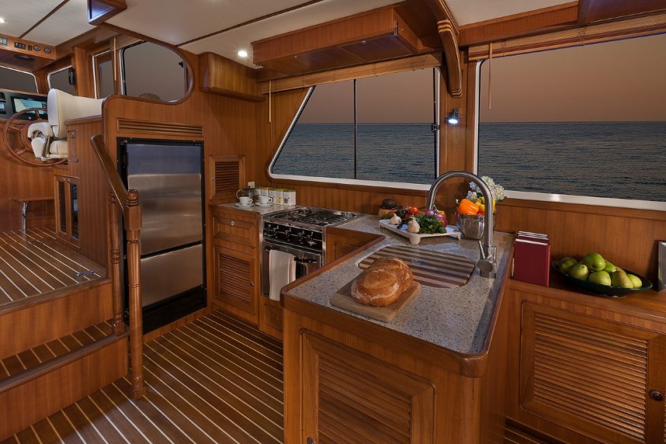 Helmsman Trawlers 43E Pilothouse