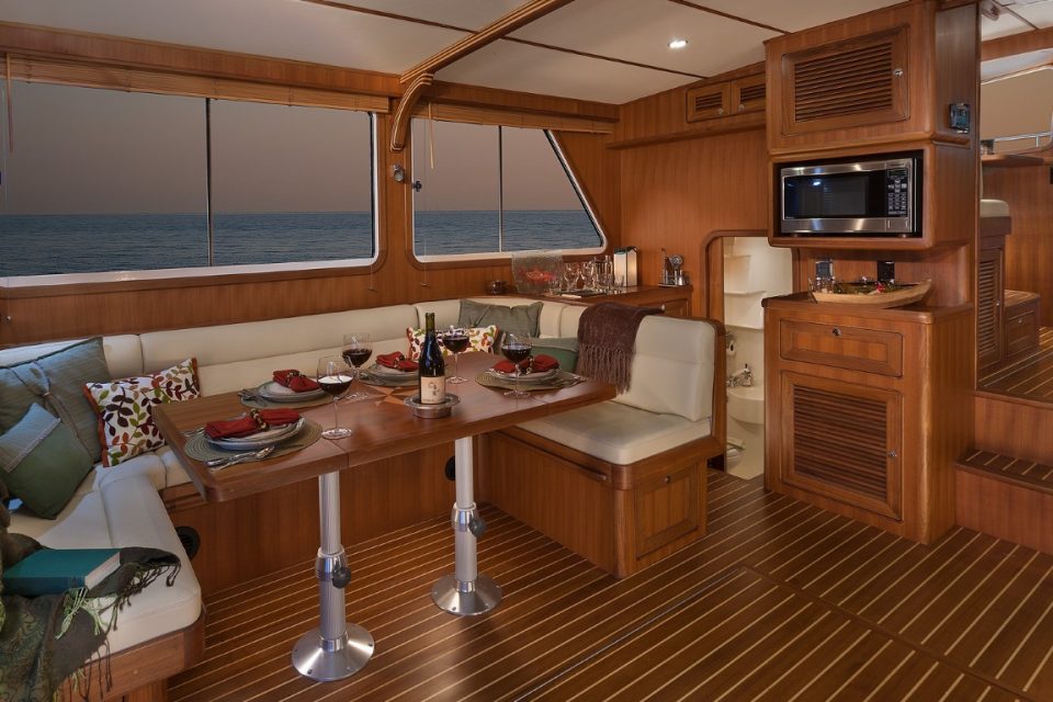 Helmsman Trawlers 43E Pilothouse