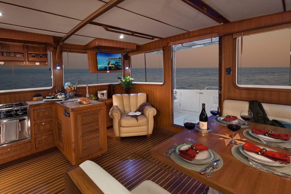 Helmsman Trawlers 43E Pilothouse