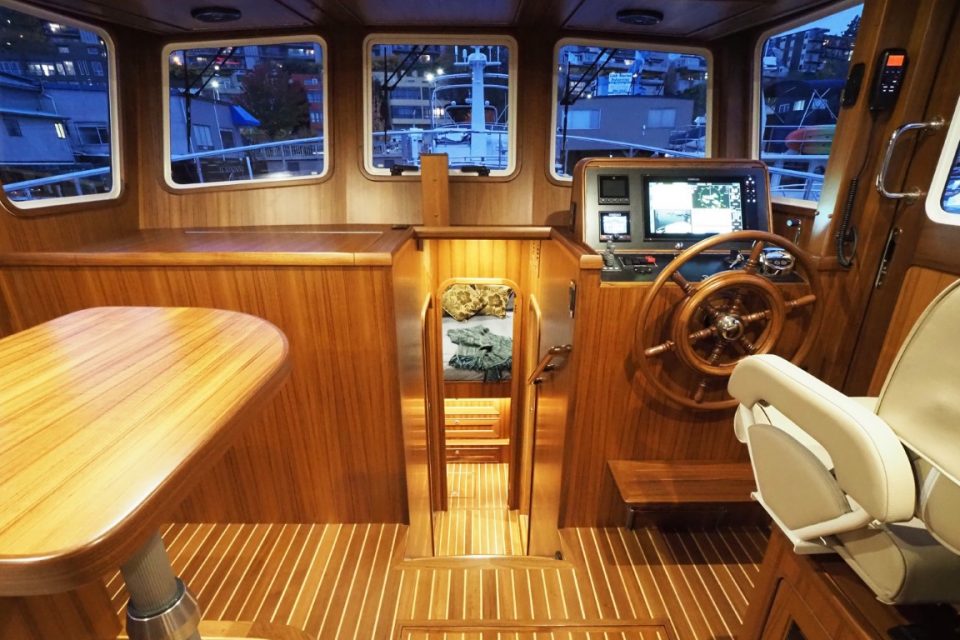 Helmsman Trawlers 43E Pilothouse
