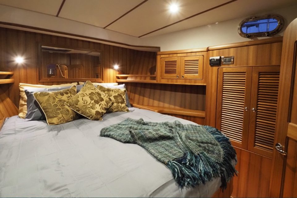 Helmsman Trawlers 43E Pilothouse