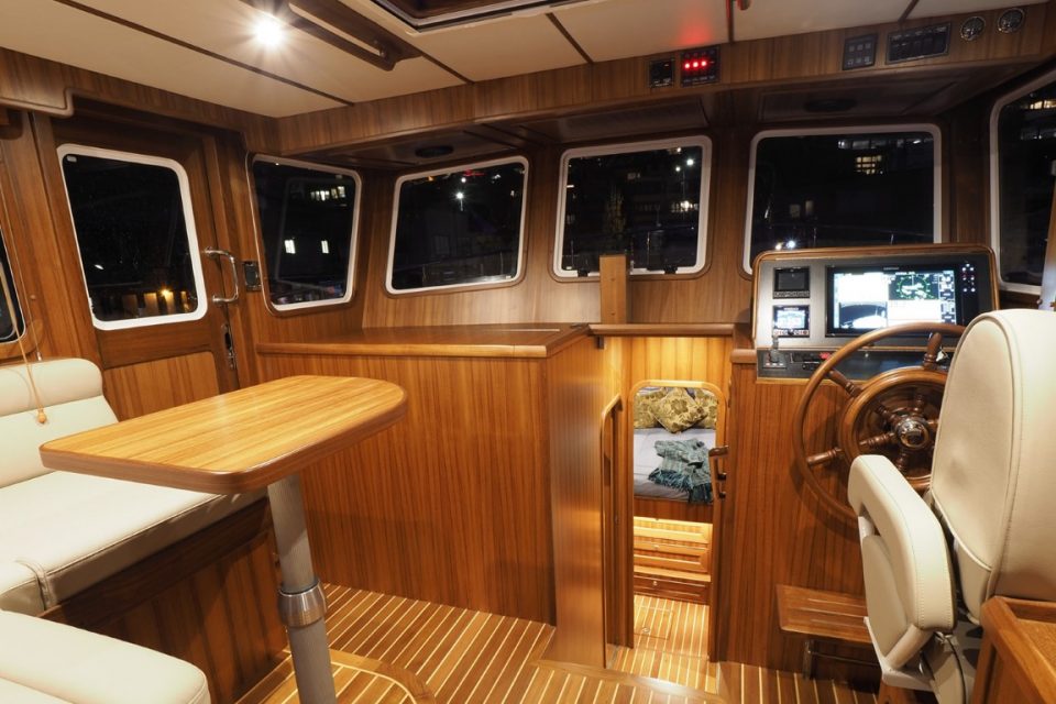 Helmsman Trawlers 43E Pilothouse