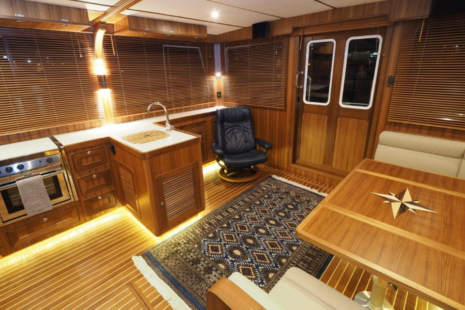 Helmsman Trawlers 43E Pilothouse