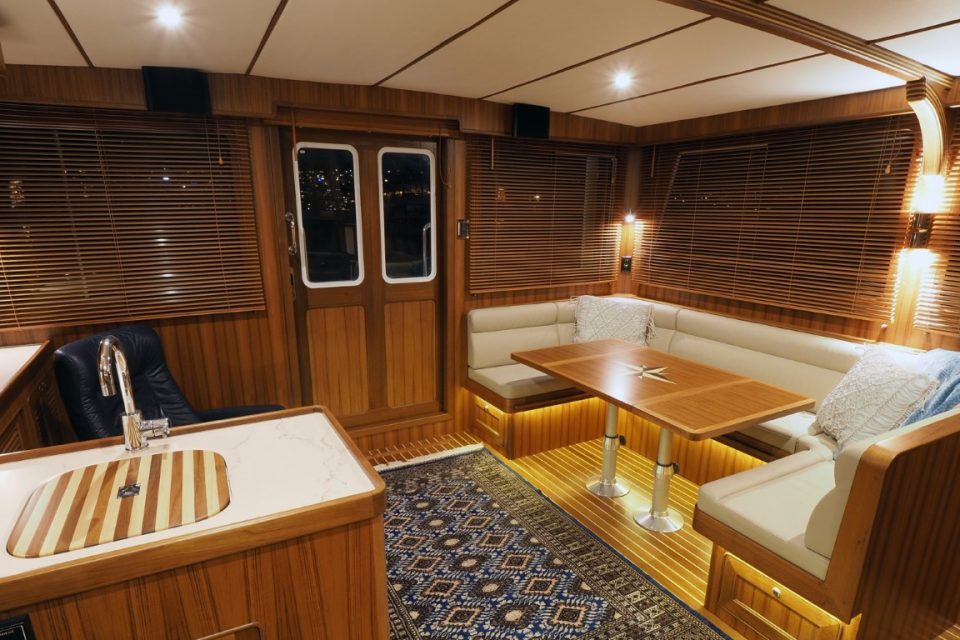Helmsman Trawlers 43E Pilothouse