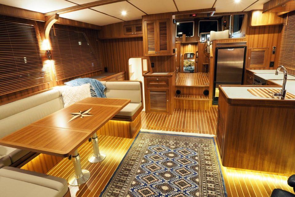 Helmsman Trawlers 43E Pilothouse