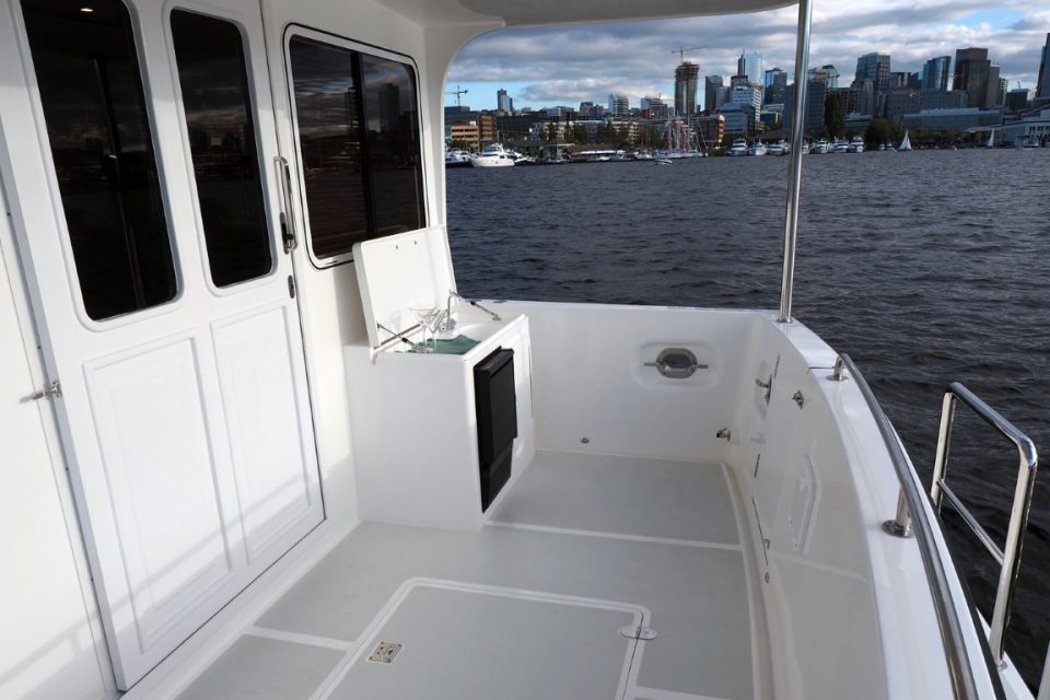 Helmsman Trawlers 43E Pilothouse