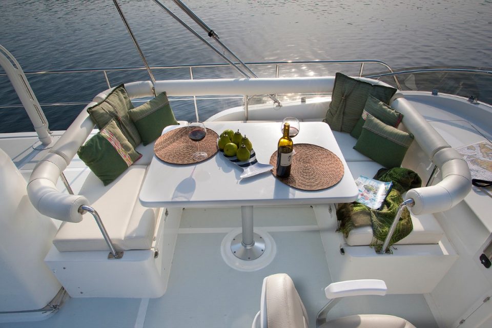 Helmsman Trawlers 43E Pilothouse