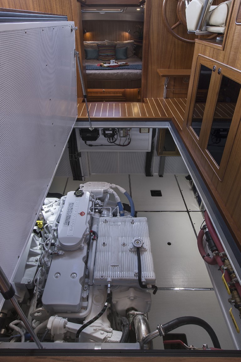 Helmsman Trawlers 38E Pilothouse