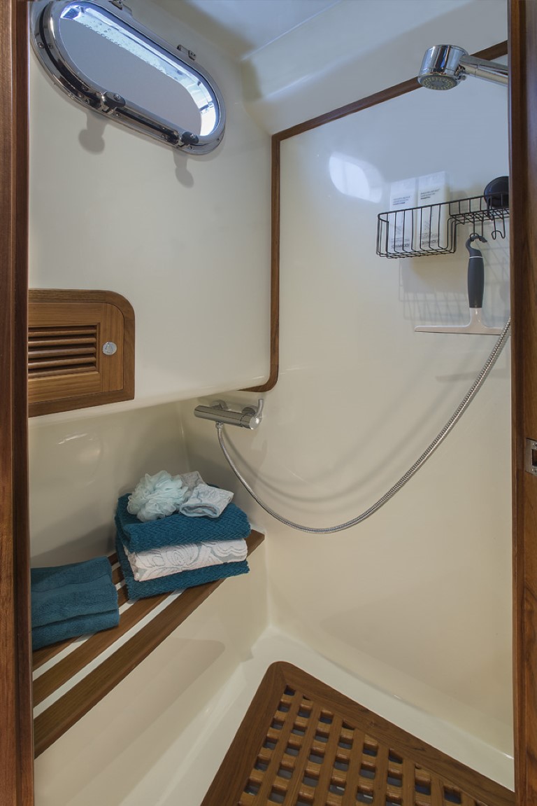 Helmsman Trawlers 38E Pilothouse