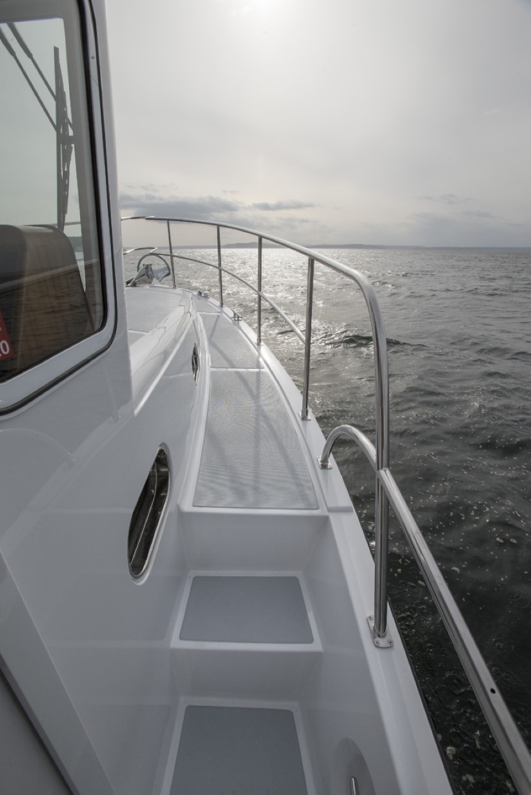 Helmsman Trawlers 38E Pilothouse