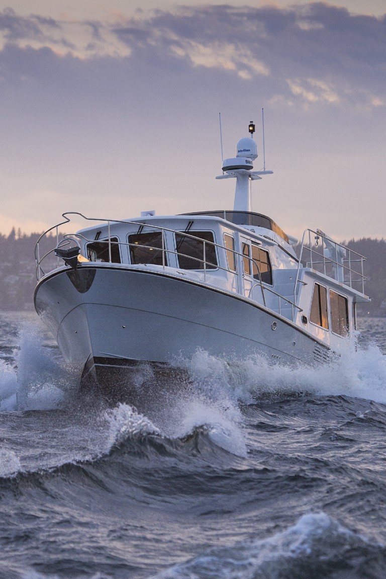 Helmsman Trawlers 38E Pilothouse