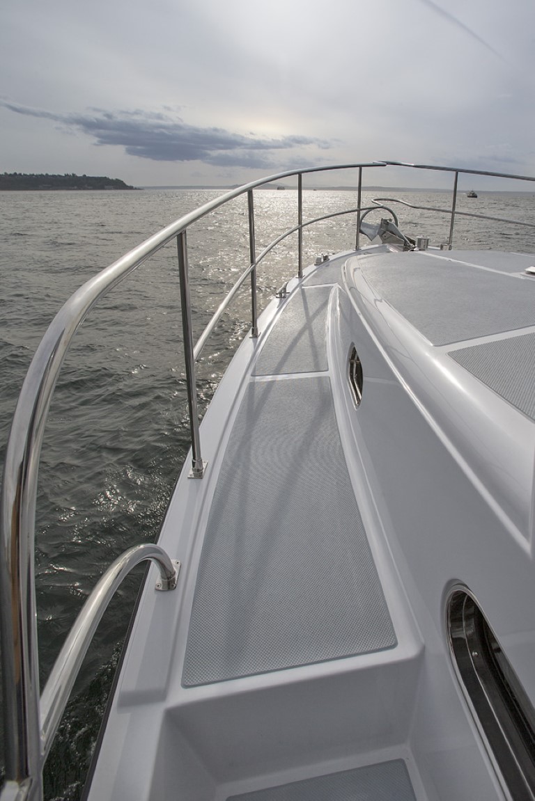 Helmsman Trawlers 38E Pilothouse