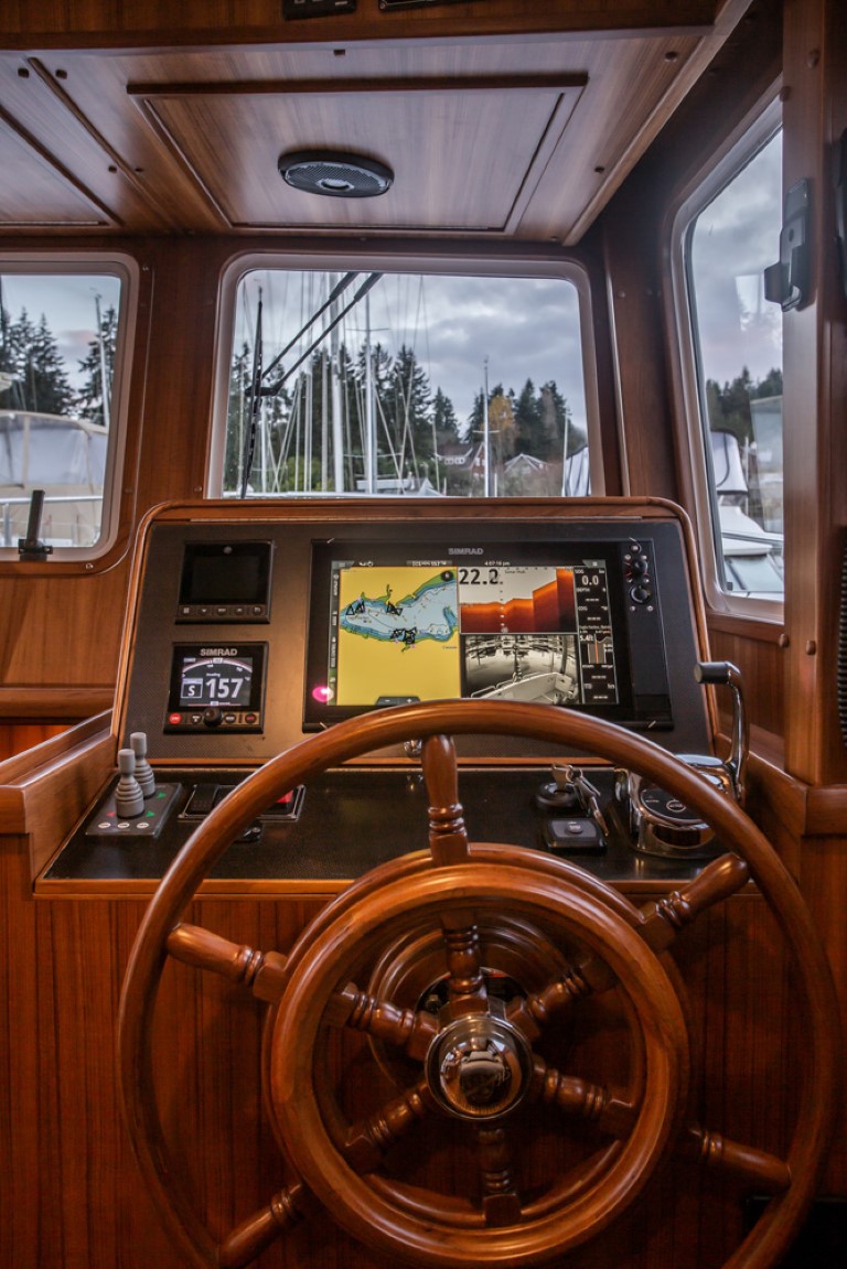 Helmsman Trawlers 43E Pilothouse