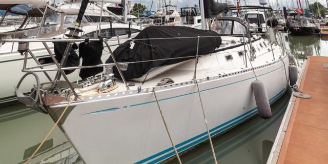 1985 Hylas 42