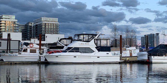 2000 Bayliner 4087