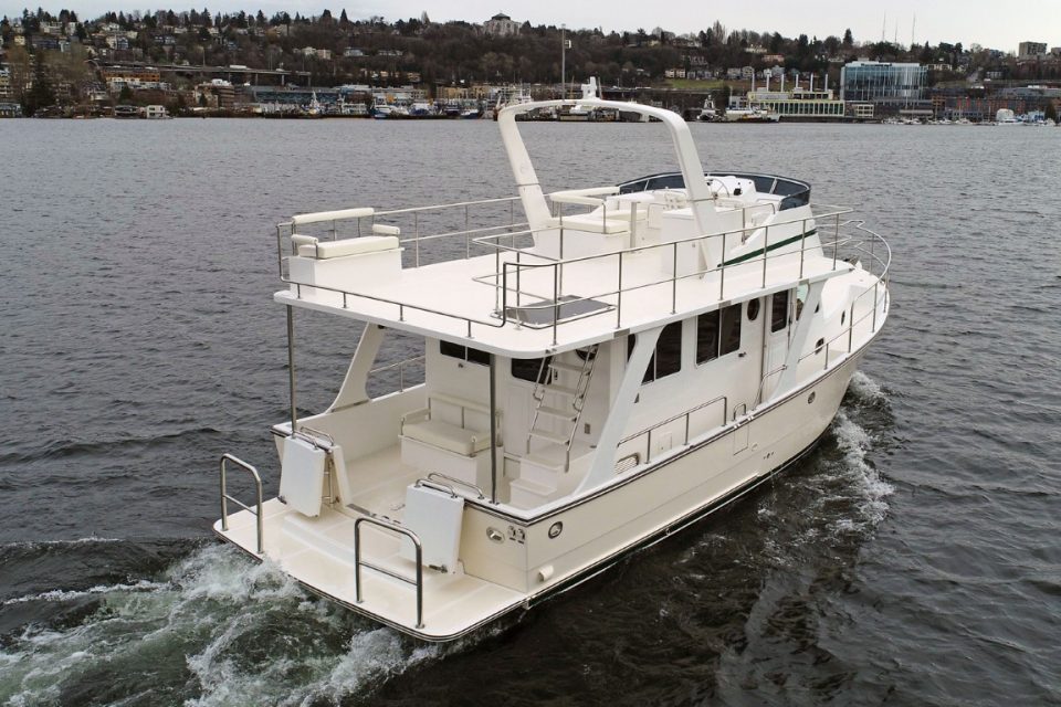Helmsman Trawlers 38 Sedan