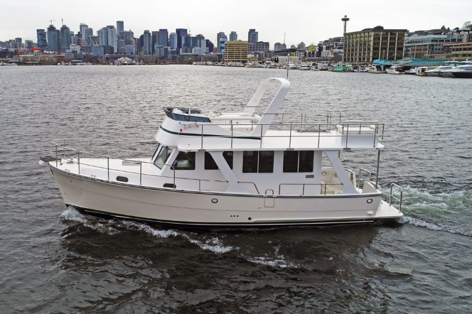 Helmsman Trawlers 38 Sedan