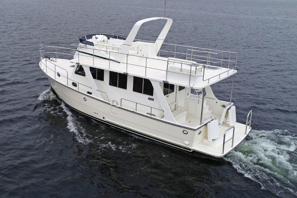 Helmsman Trawlers 38 Sedan
