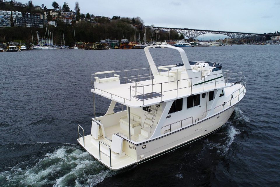 Helmsman Trawlers 38 Sedan