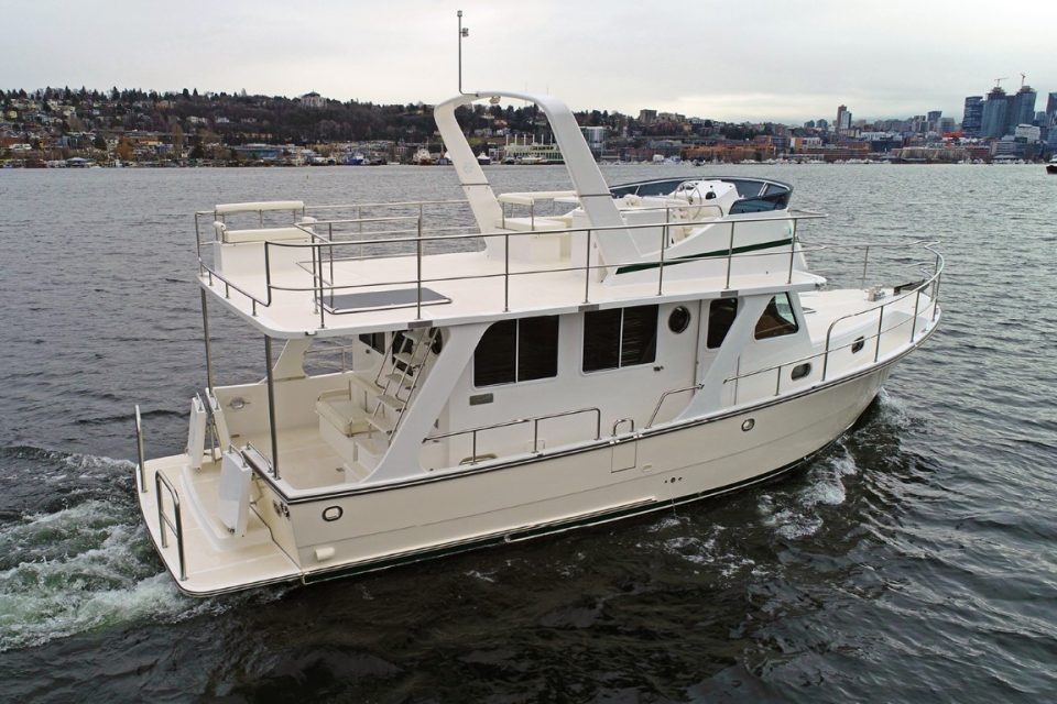 Helmsman Trawlers 38 Sedan