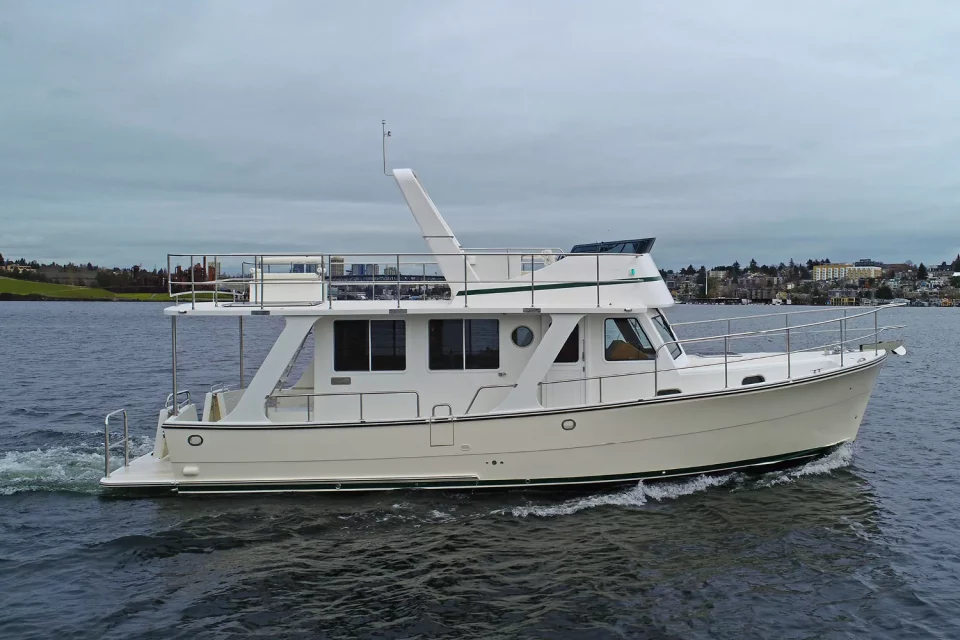 Helmsman Trawlers 38 Sedan