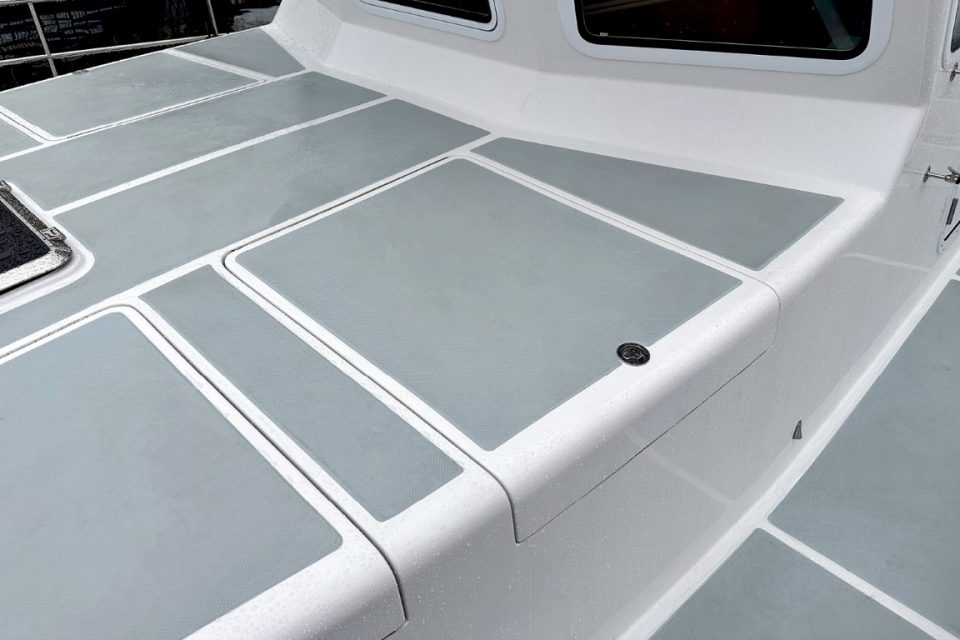 Helmsman Trawlers 46E Pilothouse